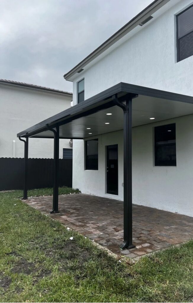 Modern aluminum pergola in Tallahassee